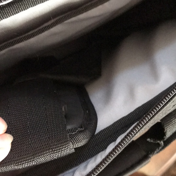 Case Logic Caselogic 17.3 Laptop Travel Case Shoulder Tech Bag - Picture 6 of 8